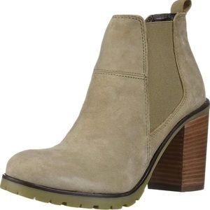 Crevo Heeled Suede Chelsea Boots